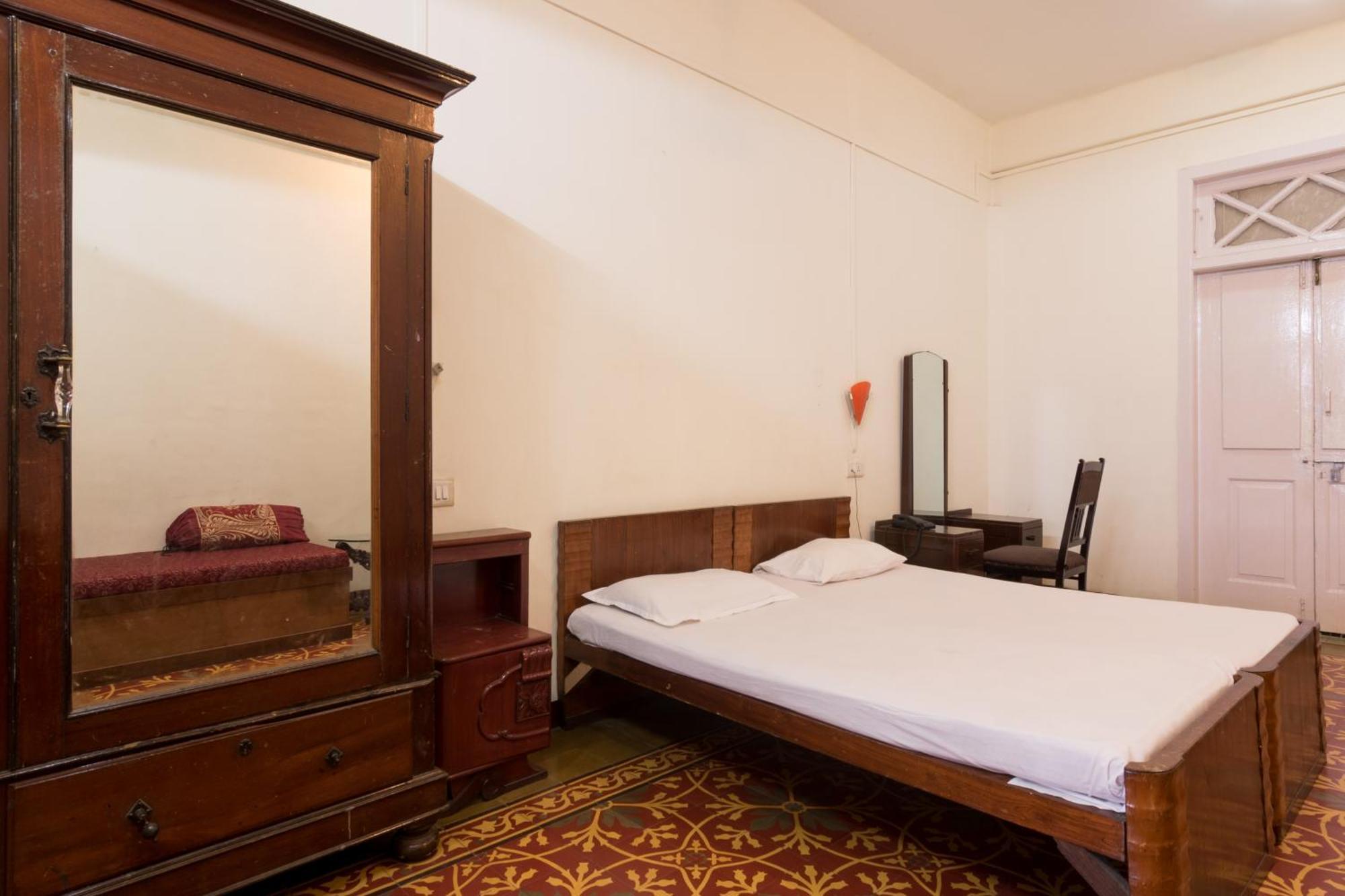 Bed And Breakfast At Colaba, Mumbai